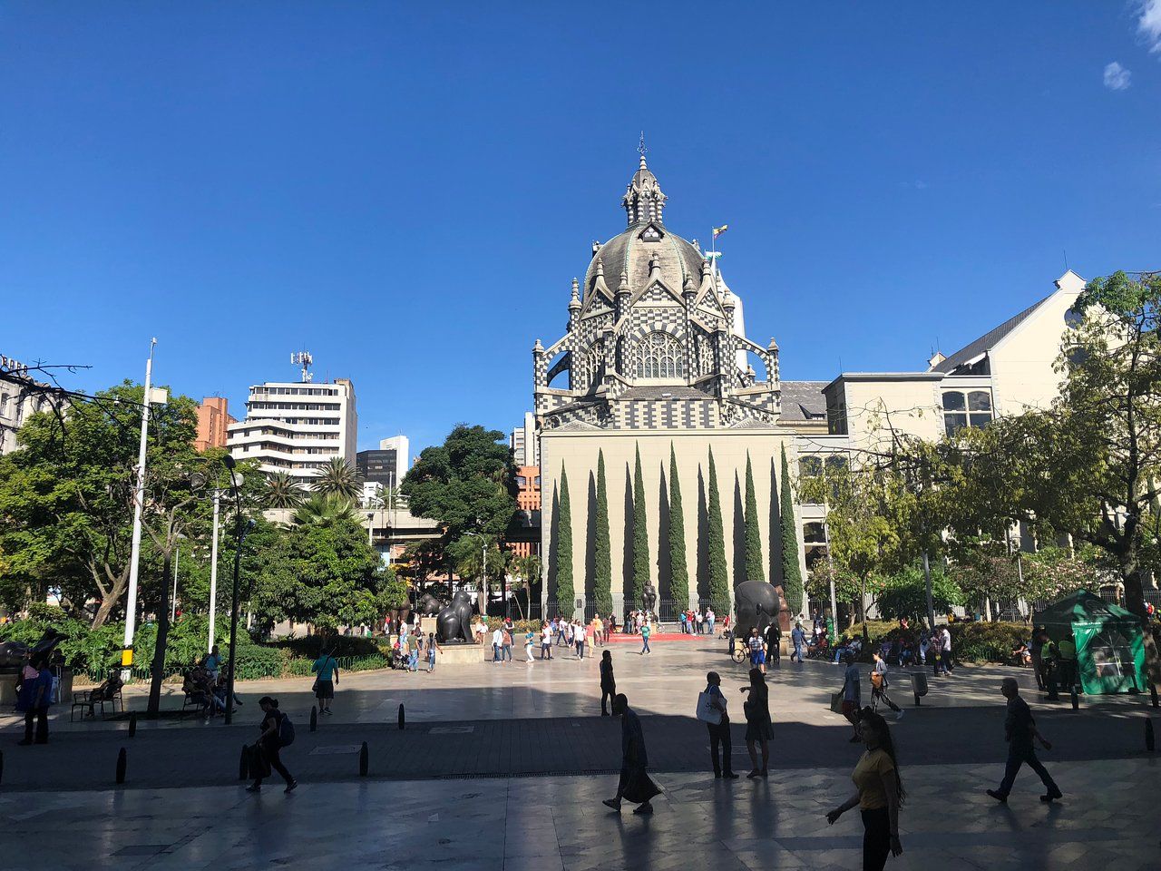 Découvrez la magnifique Plaza Botero de Medellín.