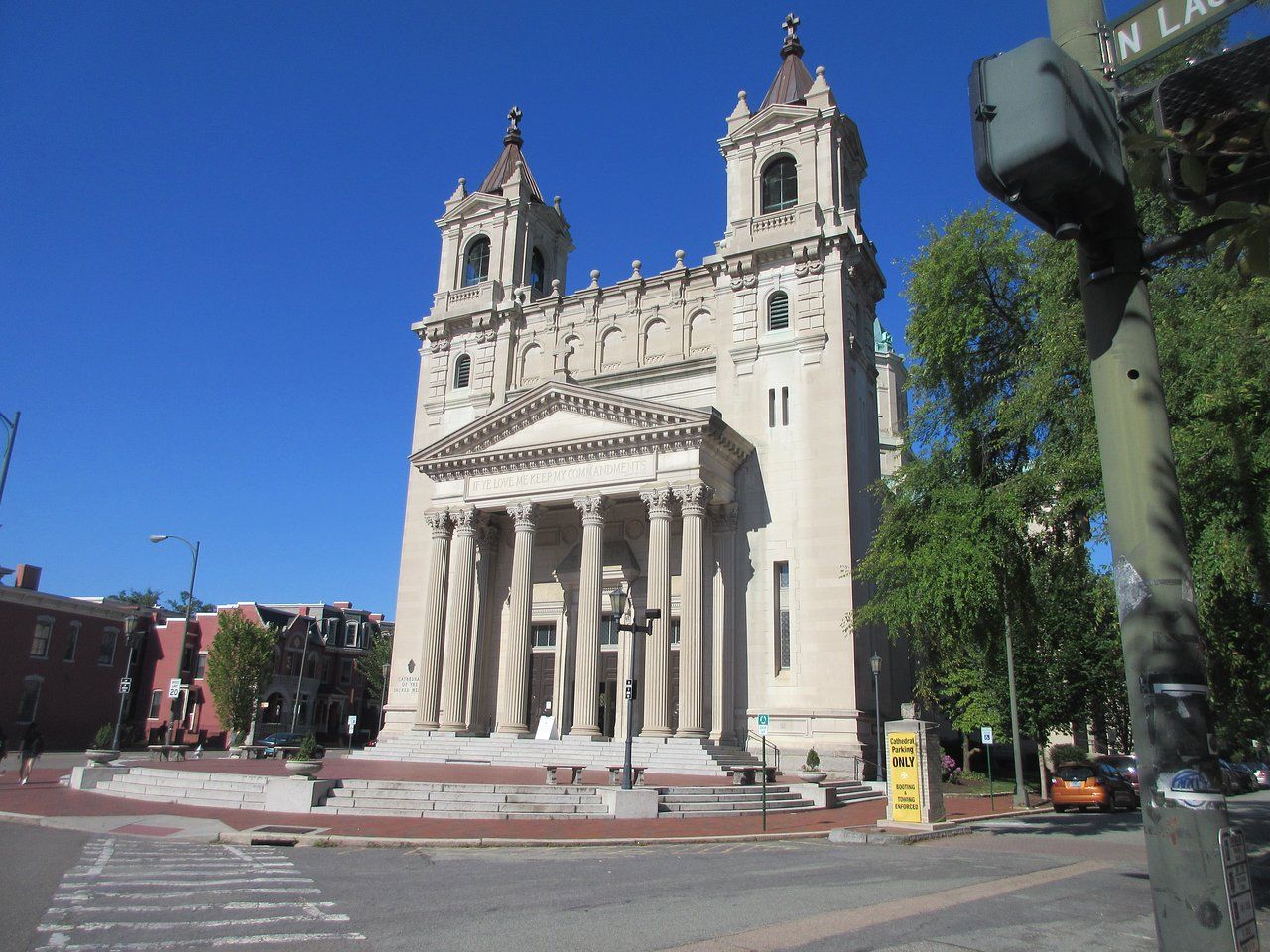 Entdecke die kulturellen Schätze in Nicaraguas Herz-Jesu-Kathedrale.