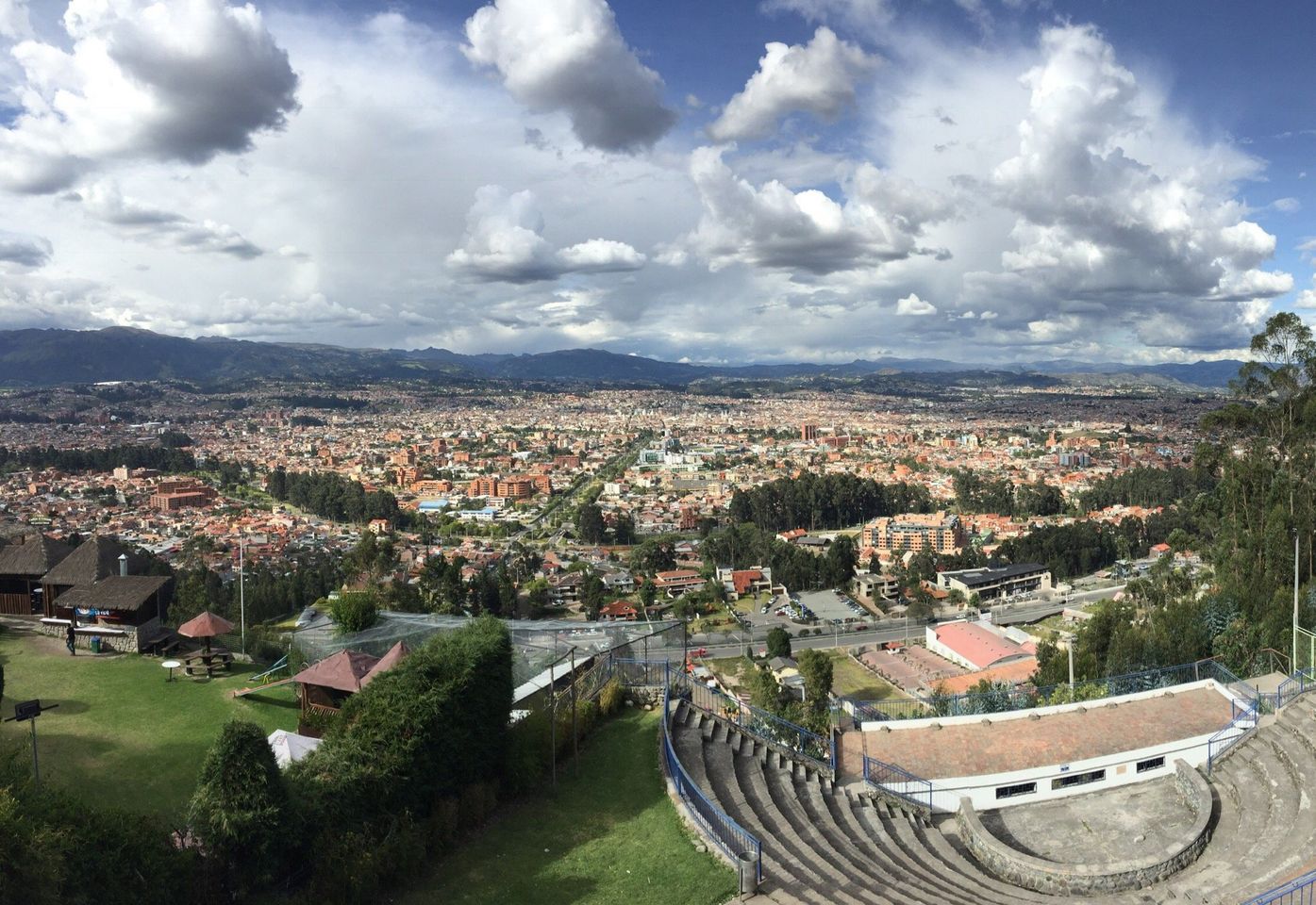 Erleben Sie atemberaubende Aussichten vom Mirador de Turi, dem am besten gehüteten Geheimnis von Cuenca.