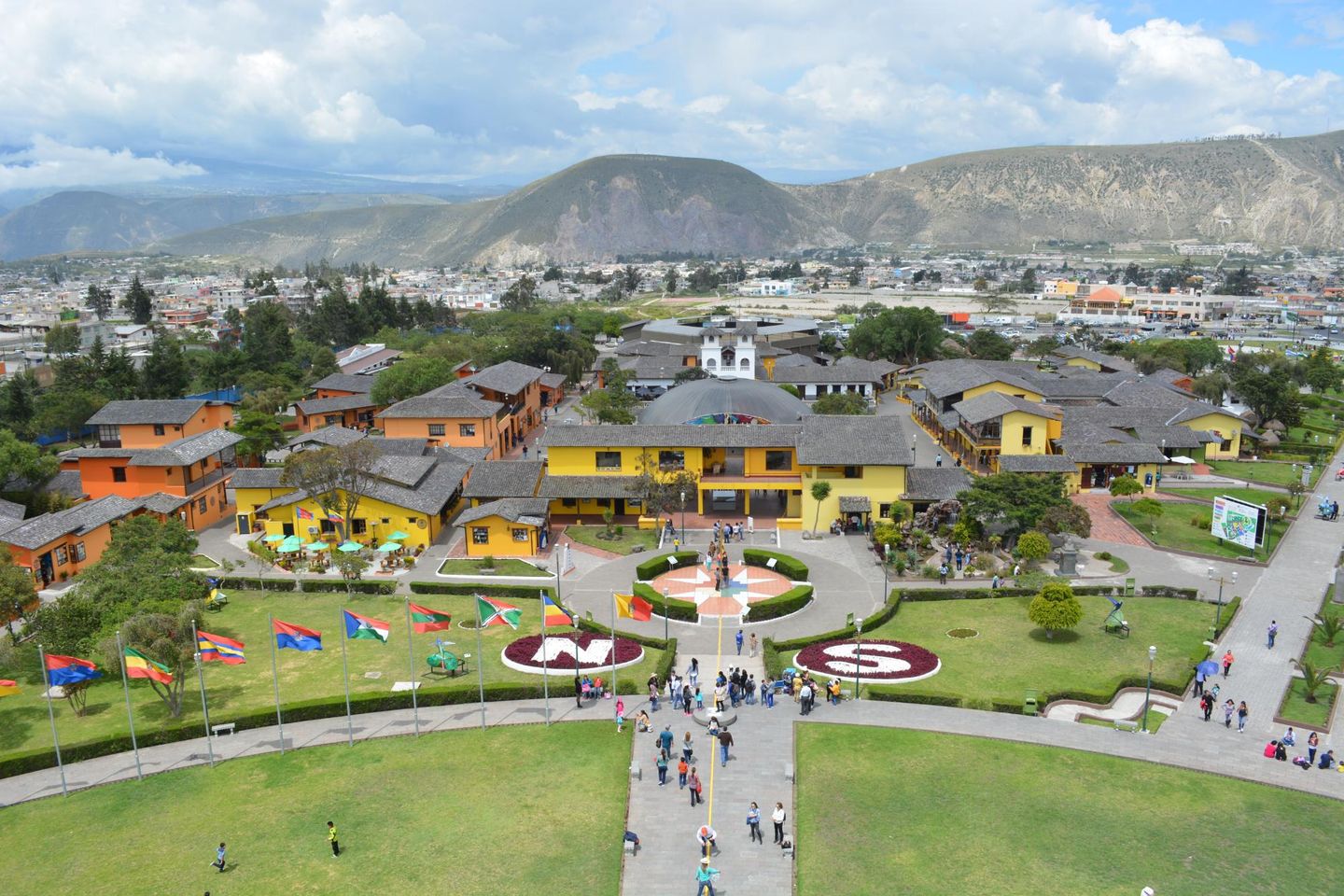 «¡Descubra las maravillas de la Mitad del Mundo de Ecuador!»