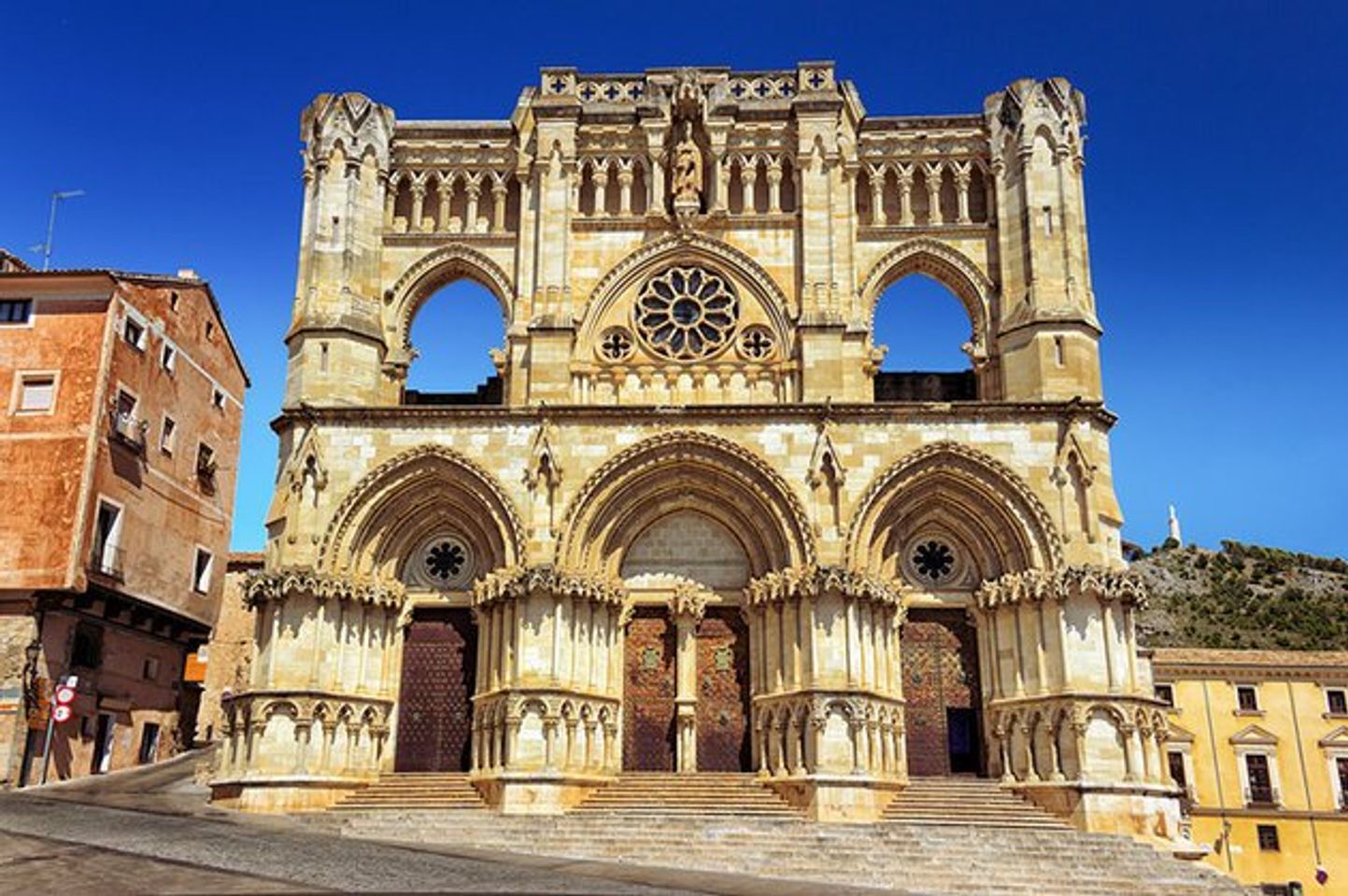 „Majestic Marvel: ontdek de geschiedenis en schoonheid van de nieuwe kathedraal van Cuenca”