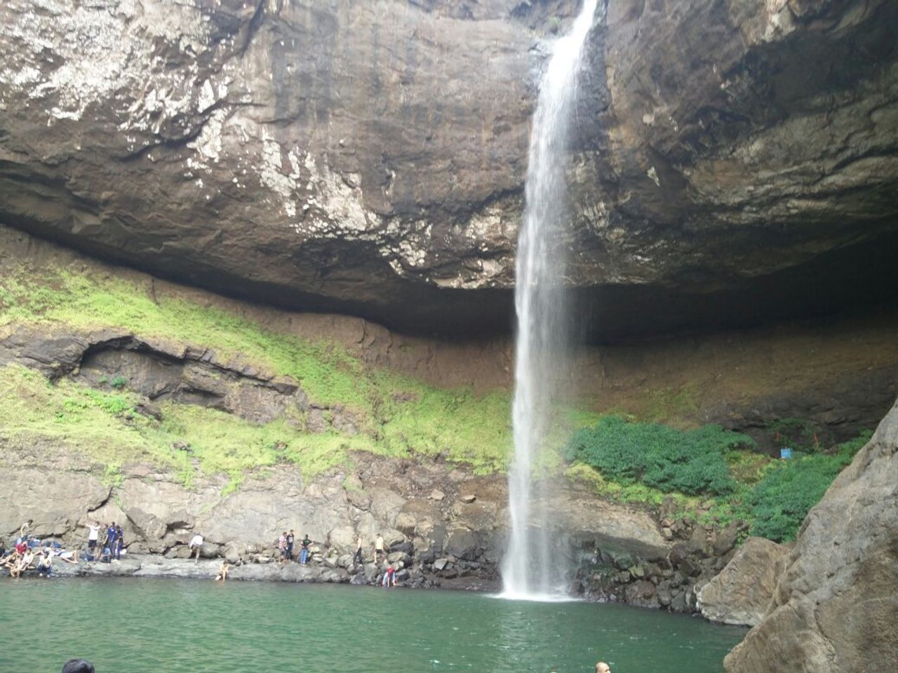 Entdecken Sie die unberührte Schönheit des Pimpilala Wasserfalls in Tena, Ecuador.