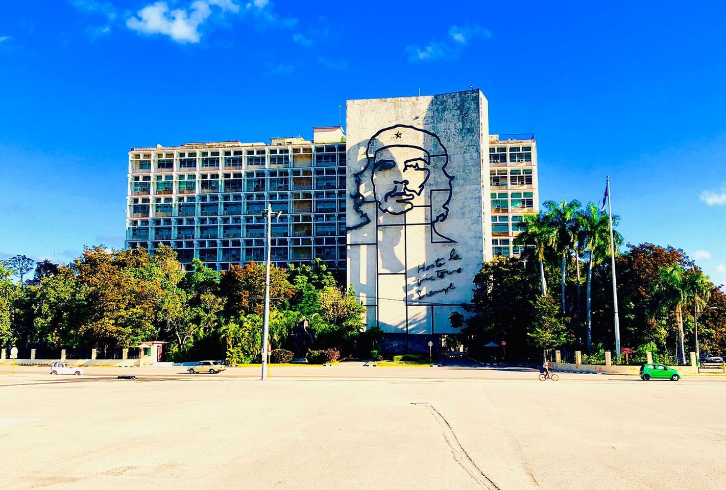 Revolutionäre Geschichte trifft auf modernes Leben: Entdecken Sie Managuas lebhafte Plaza