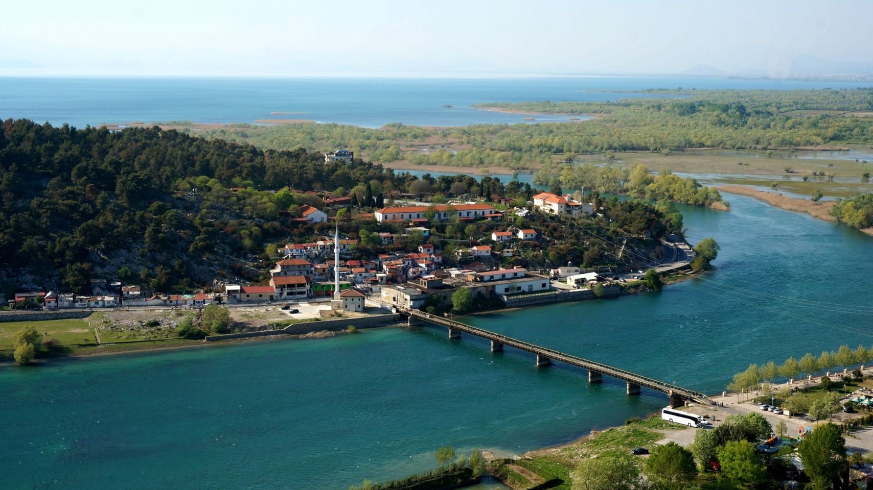 Výhled na řeku Bunu a Skadarské jezero