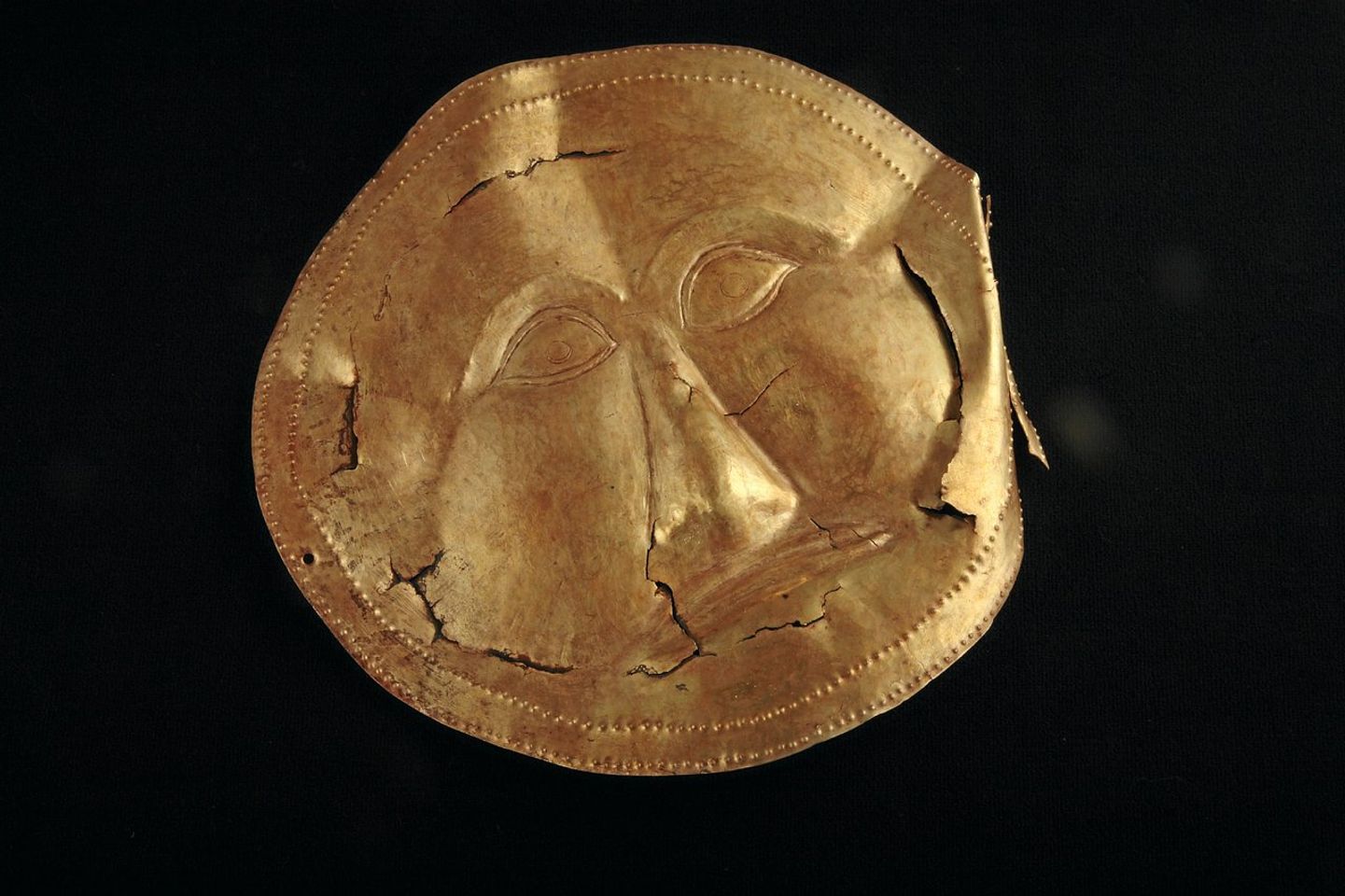 Gold mask - 4th century BC