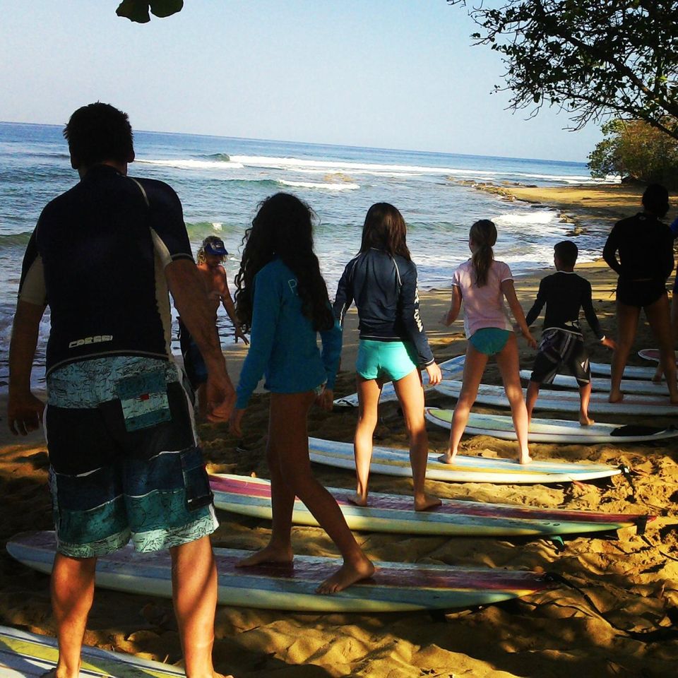 Surfez les vagues et découvrez la beauté de Montañita : des leçons de surf vous attendent !