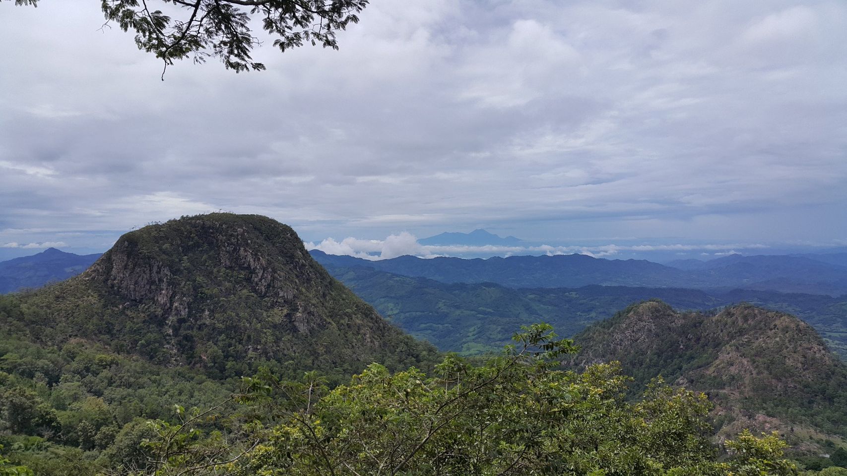 Descubre el encantador Tisey: aventura y serenidad en la reserva natural de Nicaragua.